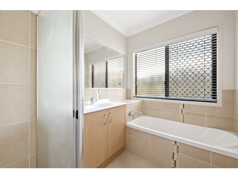 4 Pugh Street, Middle Ridge QLD 4350