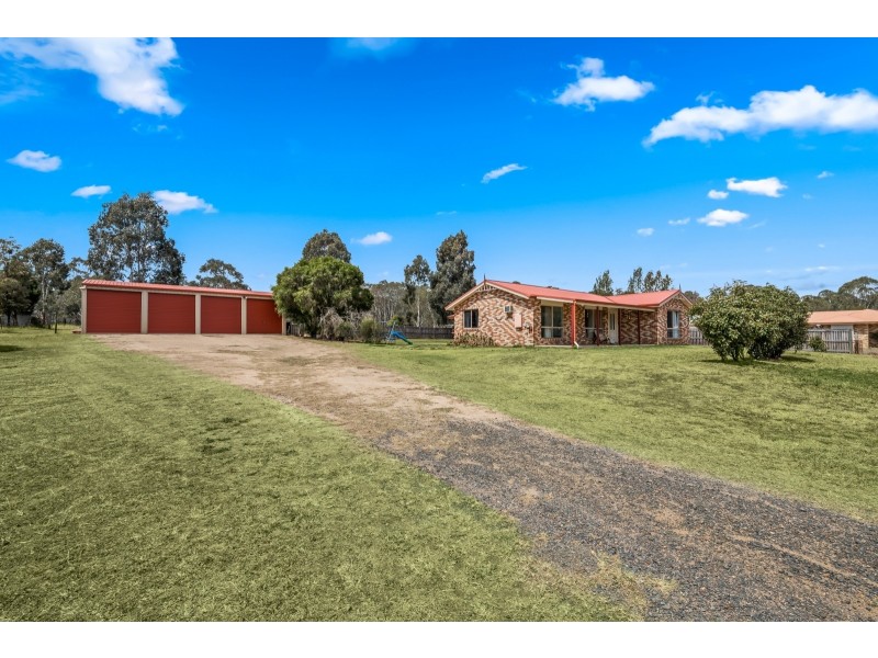 8 Devoncourt Road, Crows Nest QLD 4355