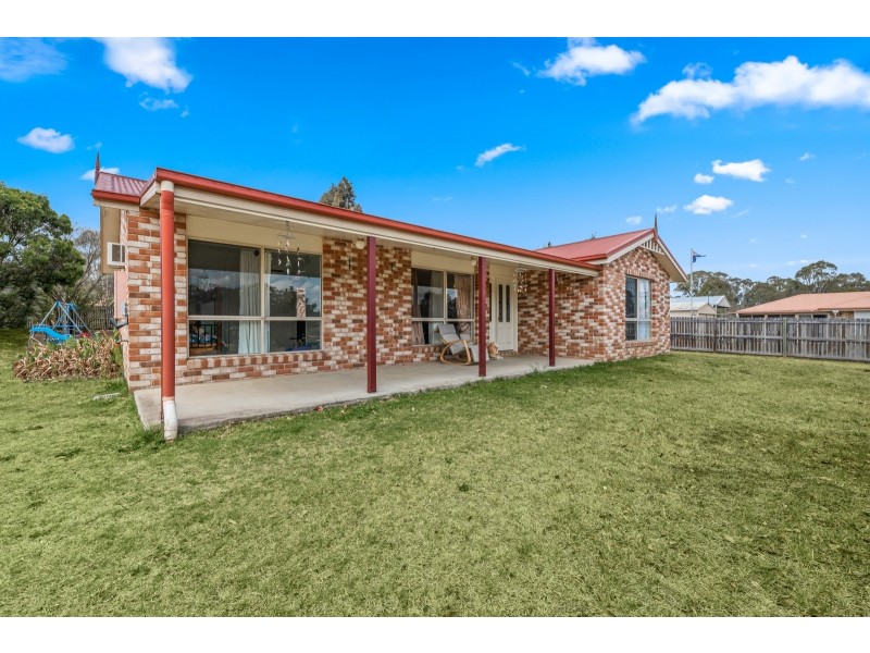 8 Devoncourt Road, Crows Nest QLD 4355