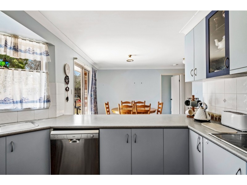 8 Devoncourt Road, Crows Nest QLD 4355