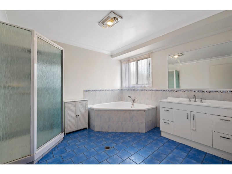 8 Devoncourt Road, Crows Nest QLD 4355