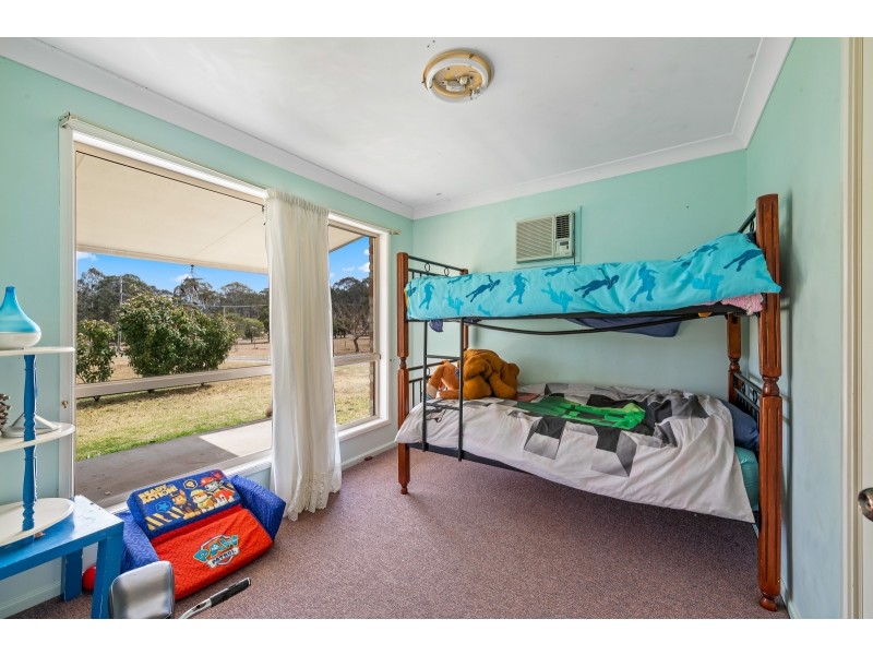 8 Devoncourt Road, Crows Nest QLD 4355