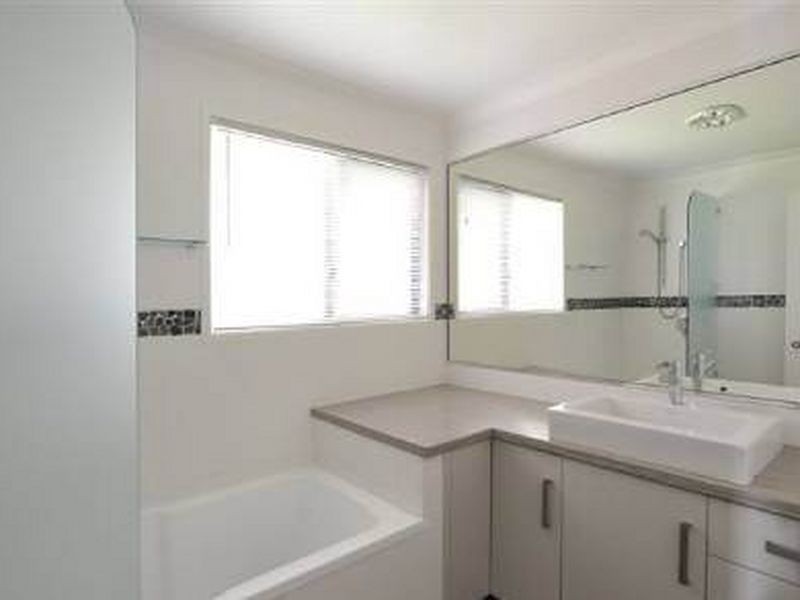 10 Zoe Court, Centenary Heights QLD 4350