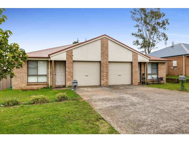 1 & 2/5 Northpoint Crescent, Harlaxton QLD 4350