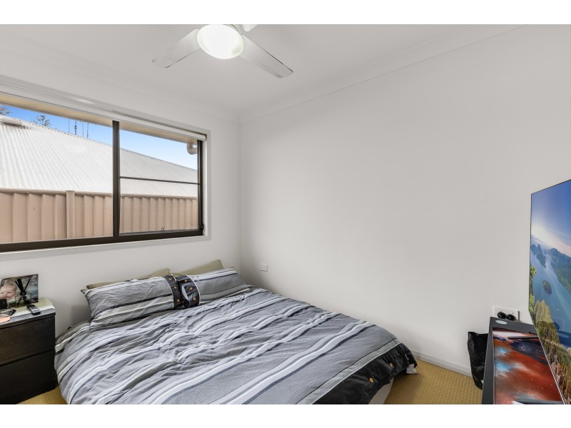 1 & 2/5 Northpoint Crescent, Harlaxton QLD 4350