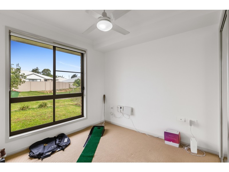 1 & 2/5 Northpoint Crescent, Harlaxton QLD 4350