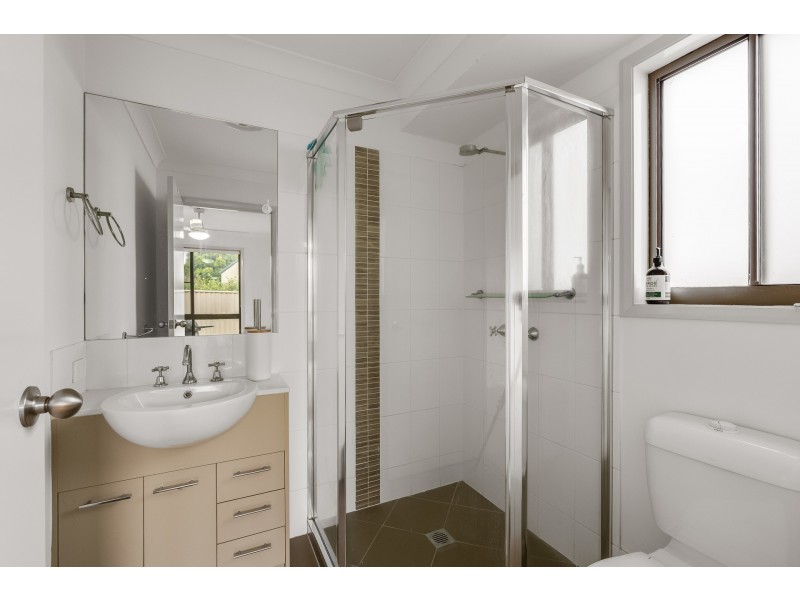 1 & 2/5 Northpoint Crescent, Harlaxton QLD 4350