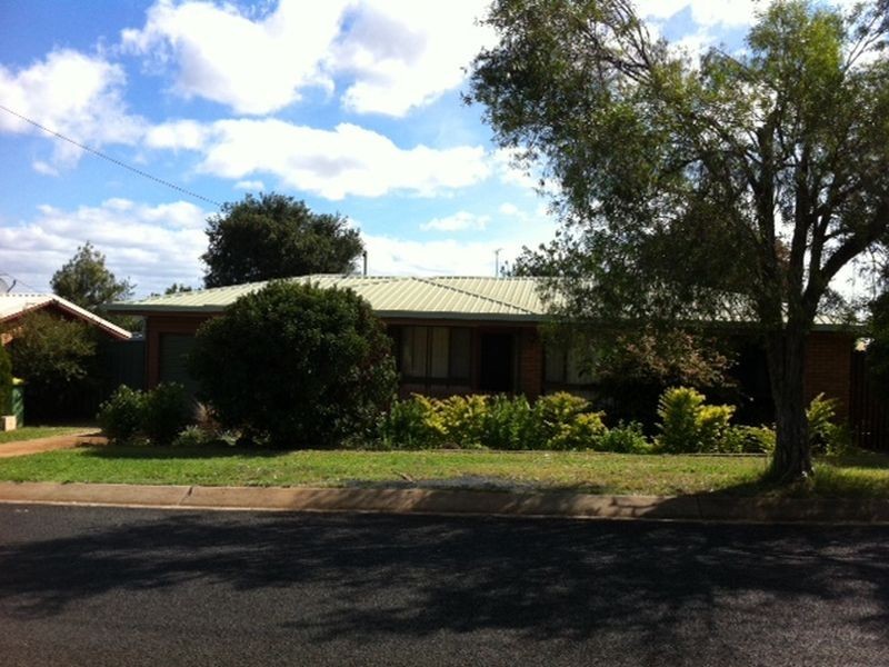 27 Kurrajong Street, Newtown QLD 4350