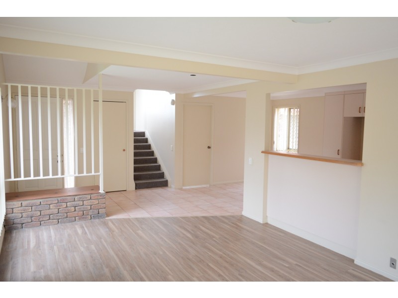 1/390 Stenner Street, Kearneys Spring QLD 4350