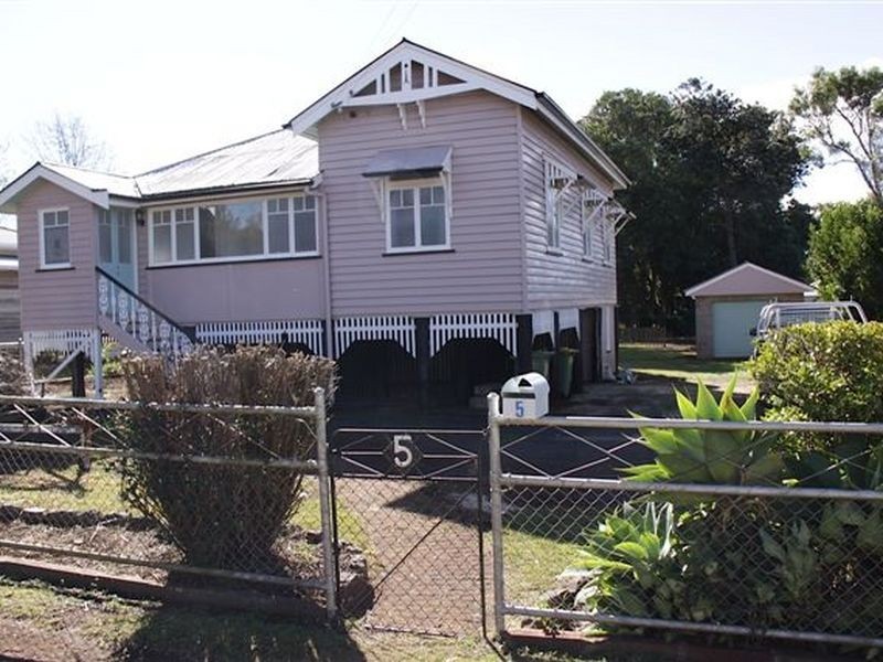 5 Charles Street, Newtown QLD 4350