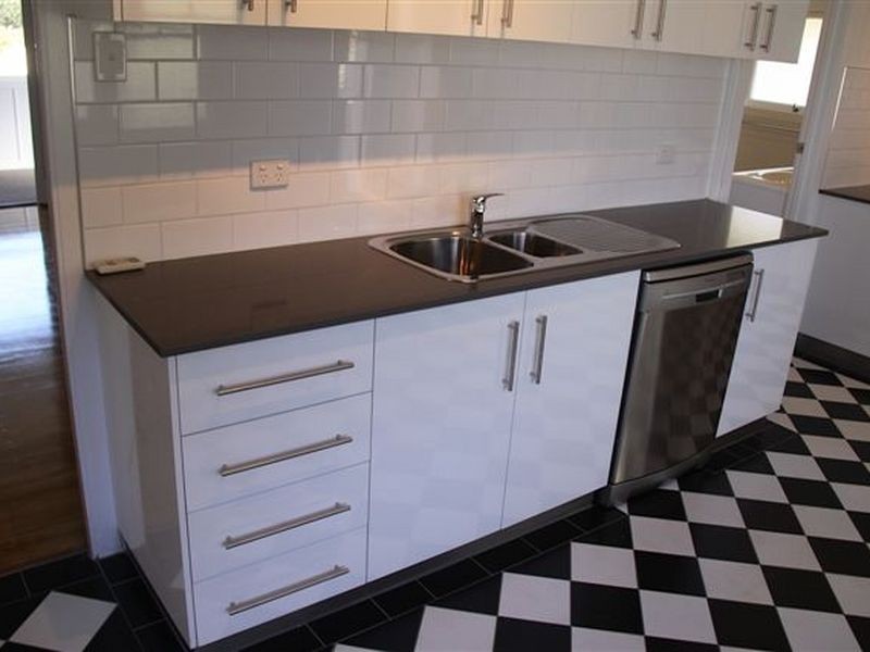 5 Charles Street, Newtown QLD 4350