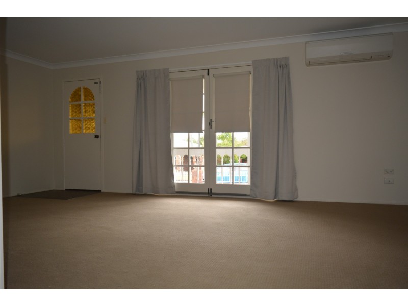 8 Gunn Street, Kearneys Spring QLD 4350