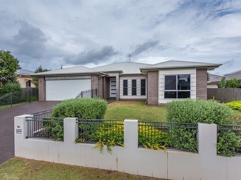 90 Spring Street, Middle Ridge QLD 4350