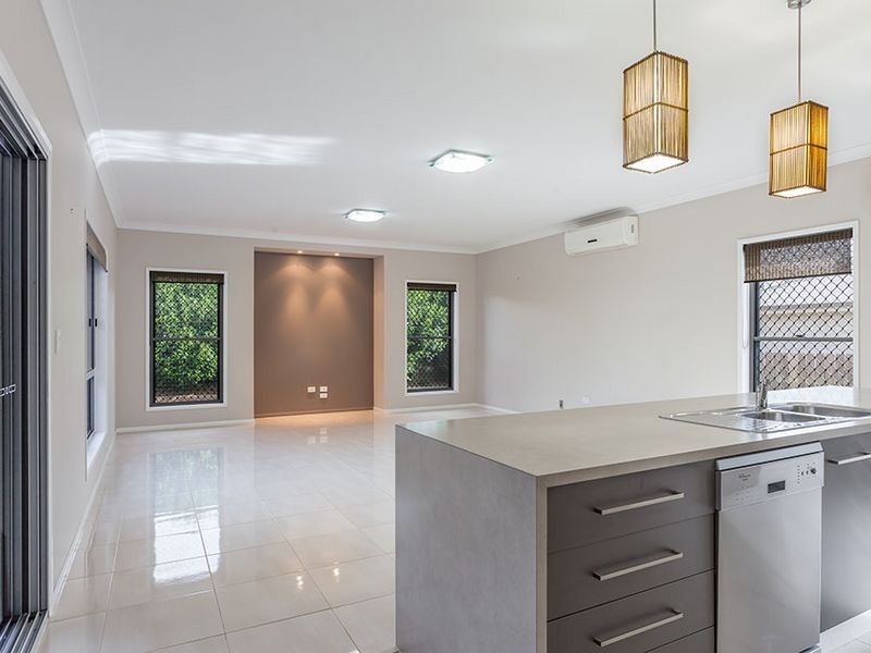 90 Spring Street, Middle Ridge QLD 4350