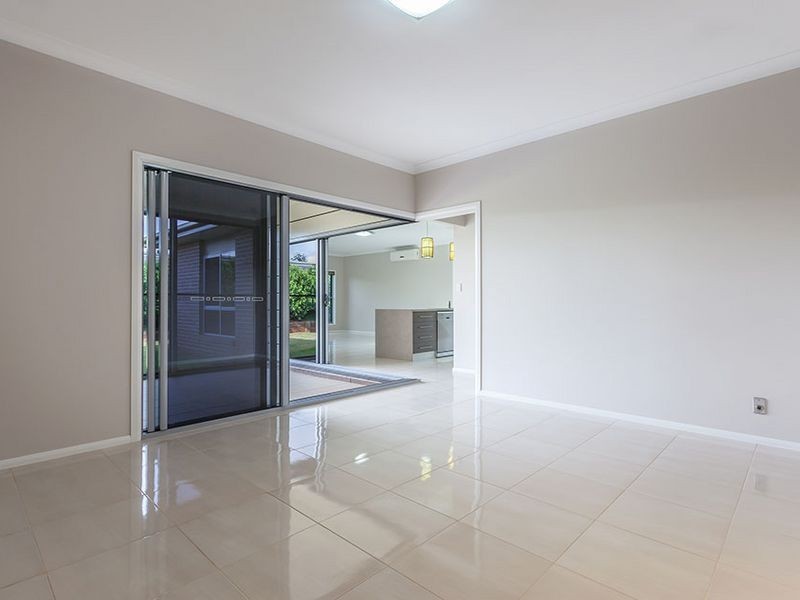 90 Spring Street, Middle Ridge QLD 4350