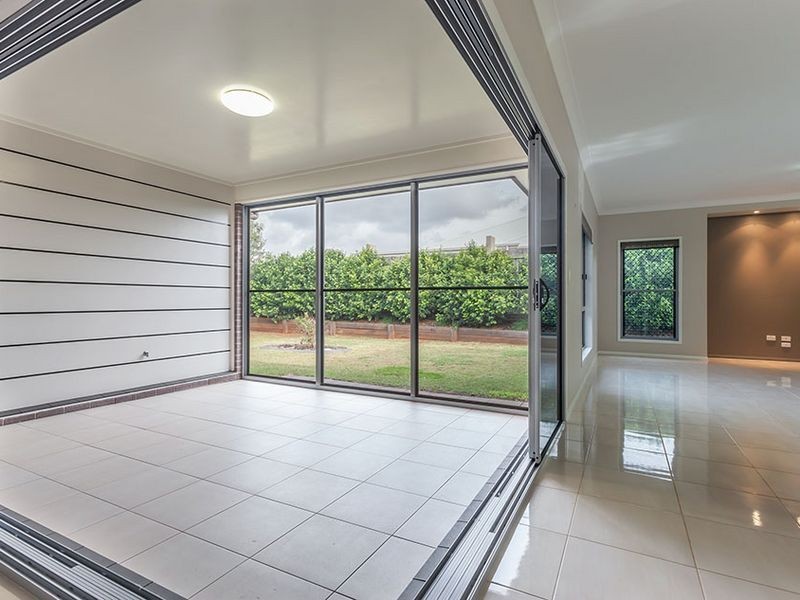 90 Spring Street, Middle Ridge QLD 4350