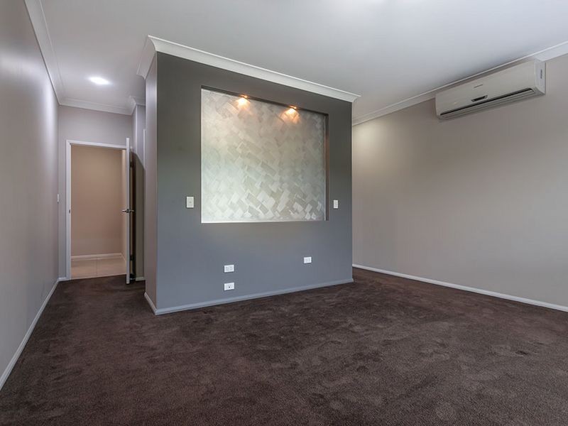 90 Spring Street, Middle Ridge QLD 4350