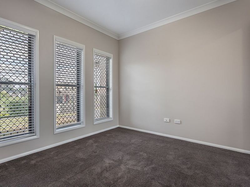 90 Spring Street, Middle Ridge QLD 4350