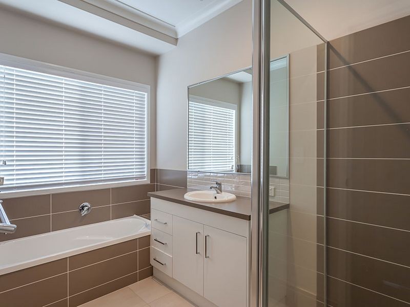 90 Spring Street, Middle Ridge QLD 4350