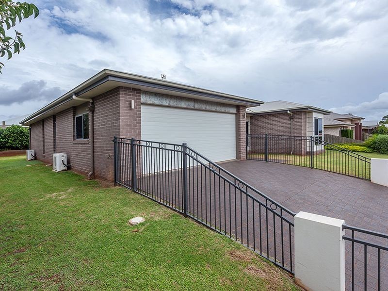 90 Spring Street, Middle Ridge QLD 4350