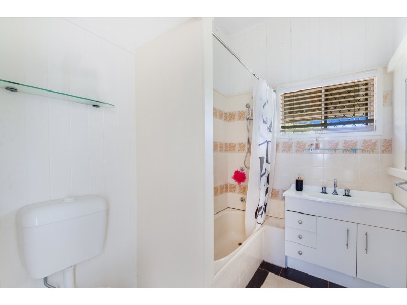 18 Princess Street, Newtown QLD 4350