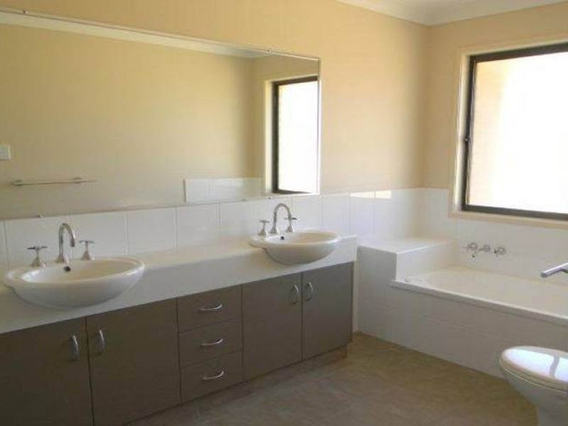 9 Barwick Court, Wilsonton QLD 4350
