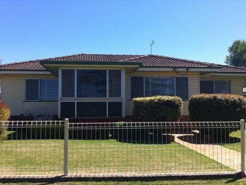 15 Burton Street, Harristown QLD 4350