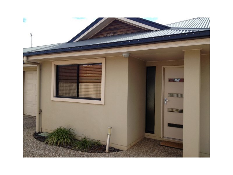 2/301B James Street, Newtown QLD 4350