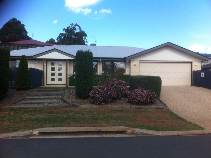 6 Willowburn Drive, Rockville QLD 4350