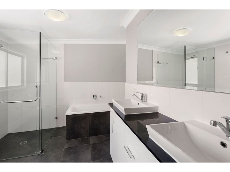 456 West Street, Kearneys Spring QLD 4350