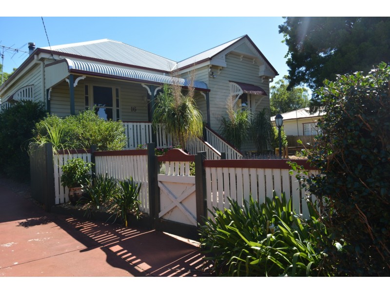 16 Stone Street, Wilsonton QLD 4350
