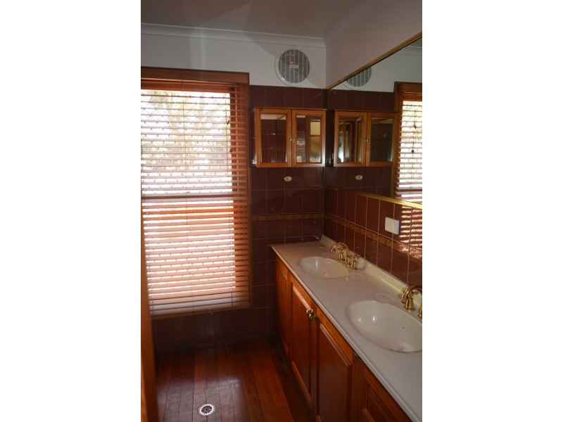 16 Stone Street, Wilsonton QLD 4350