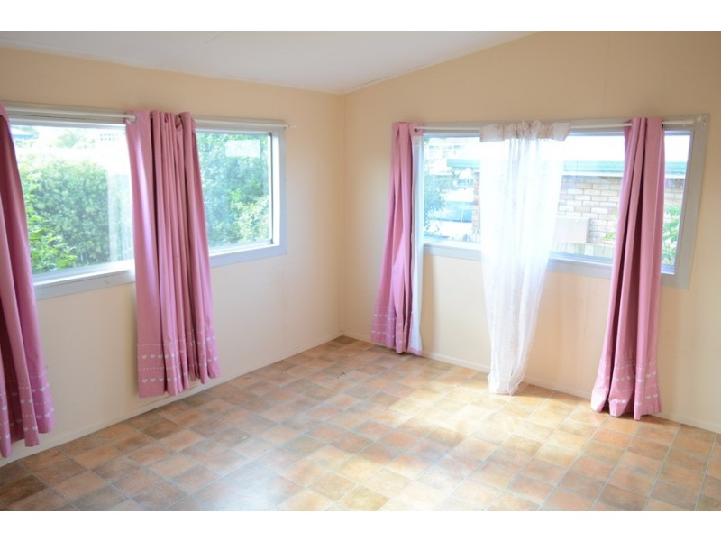 28 Clairmont Street, Newtown QLD 4350