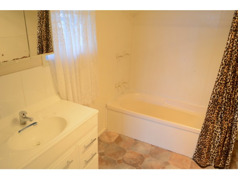 28 Clairmont Street, Newtown QLD 4350