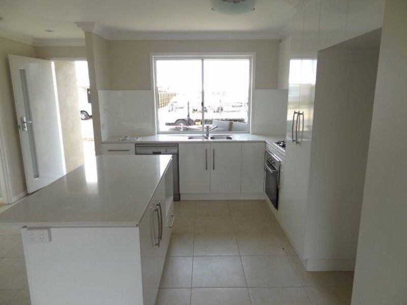 2/3 Sambar Court, Kearneys Spring QLD 4350