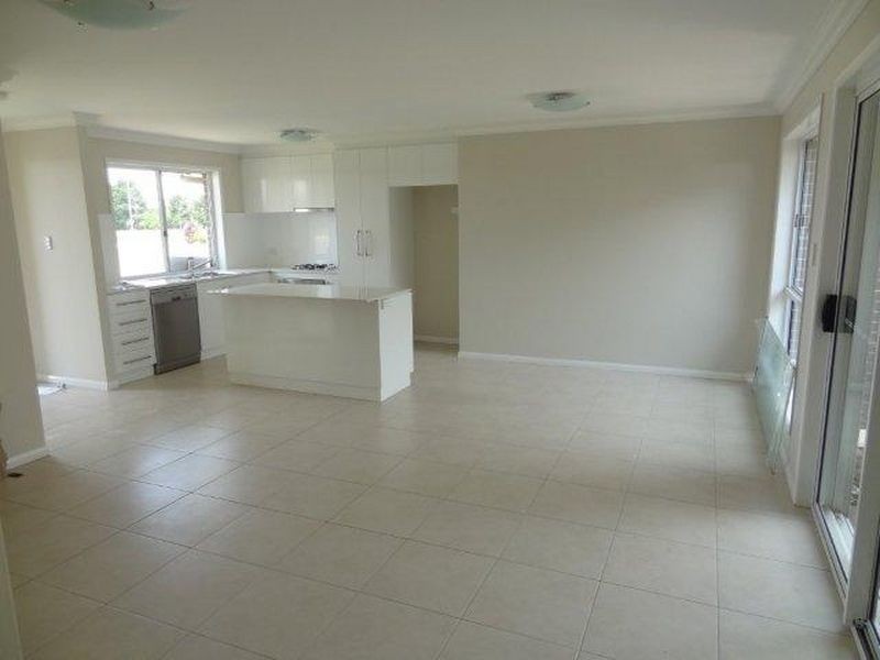 2/3 Sambar Court, Kearneys Spring QLD 4350