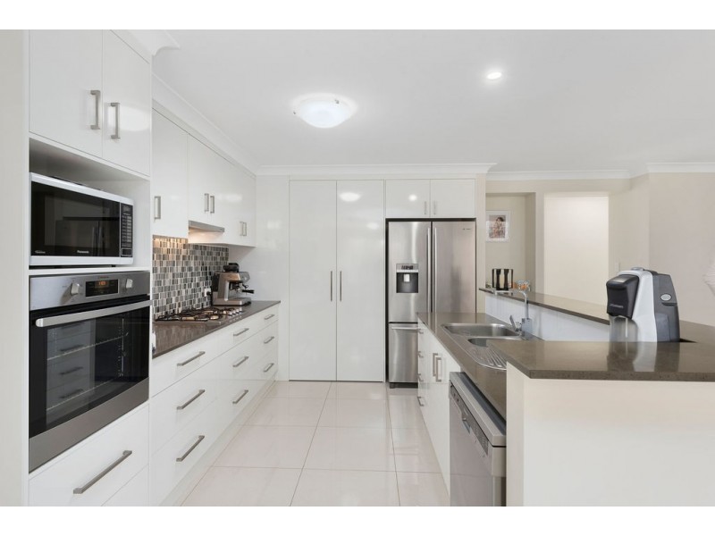 19 Renshaw Crescent, Kearneys Spring QLD 4350