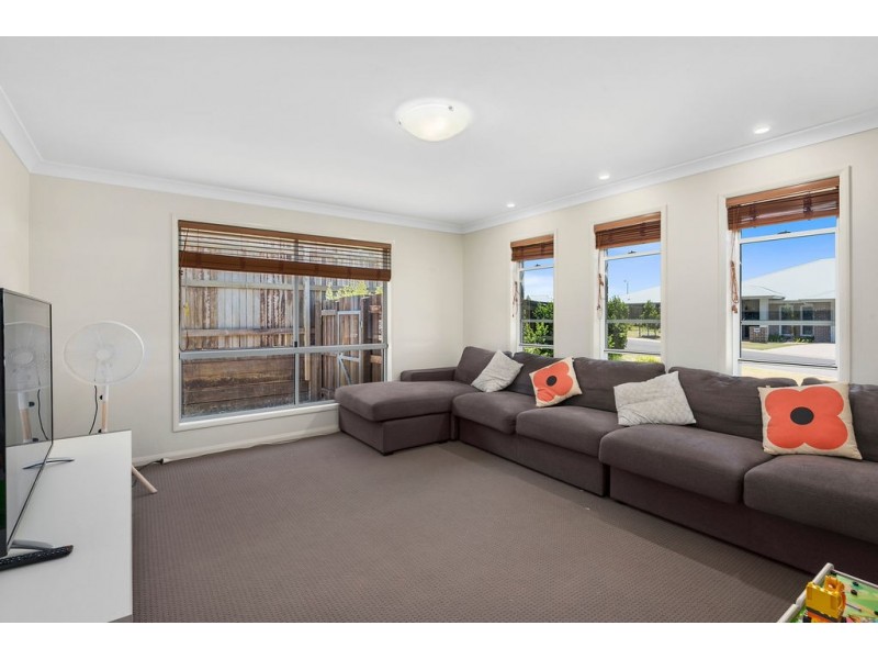 19 Renshaw Crescent, Kearneys Spring QLD 4350