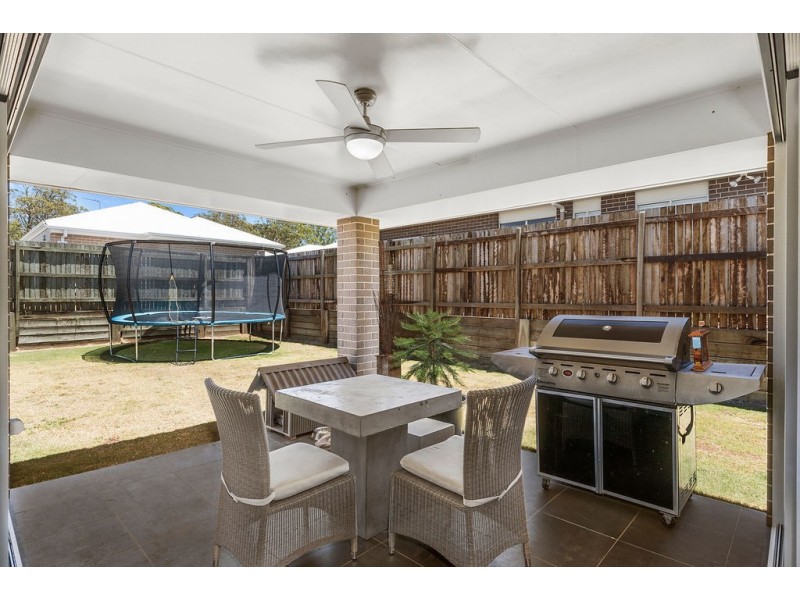 19 Renshaw Crescent, Kearneys Spring QLD 4350