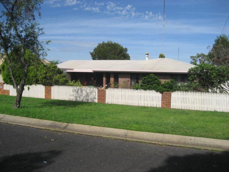 11 Truscott Street, Wilsonton QLD 4350
