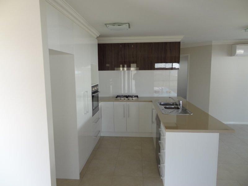 6/77 Bouganvillea Drive, Middle Ridge QLD 4350