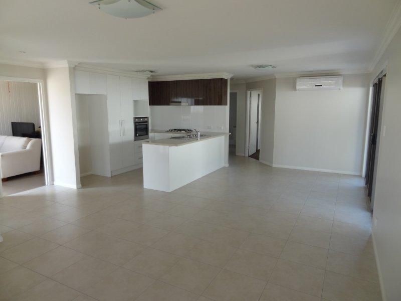 6/77 Bouganvillea Drive, Middle Ridge QLD 4350