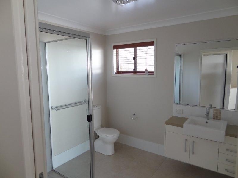 6/77 Bouganvillea Drive, Middle Ridge QLD 4350