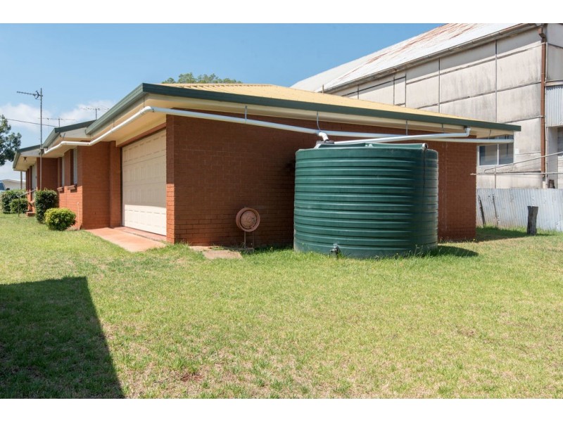 61 Anzac Avenue, Newtown QLD 4350