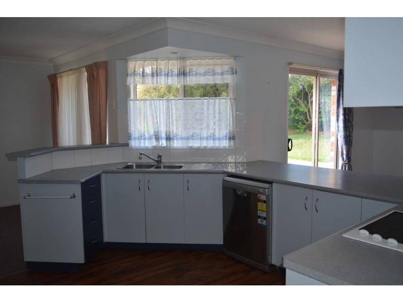 8 Devoncourt Road, Crows Nest QLD 4355