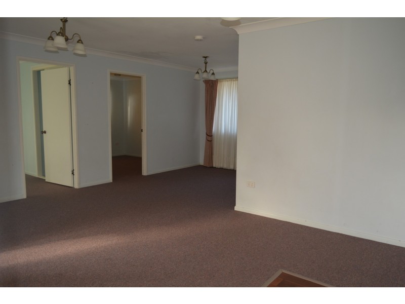 8 Devoncourt Road, Crows Nest QLD 4355