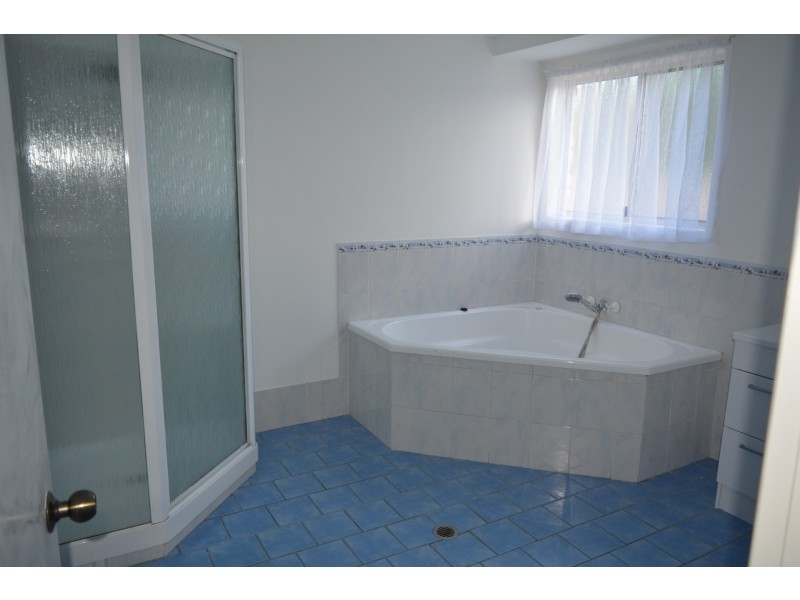 8 Devoncourt Road, Crows Nest QLD 4355