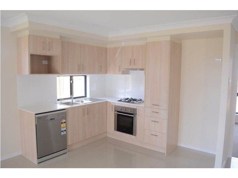 2/21 Kensei Street, Wyreema QLD 4352