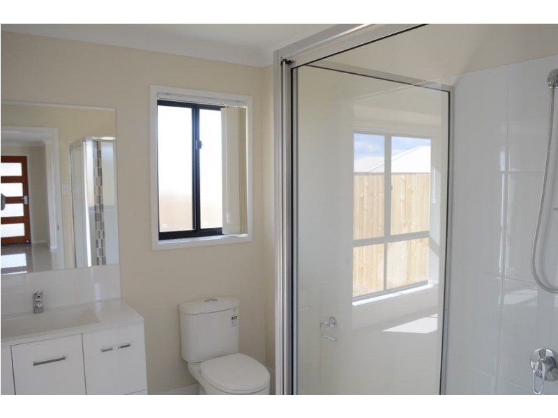 2/21 Kensei Street, Wyreema QLD 4352