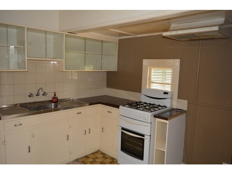 417 Tor Street, Newtown QLD 4350